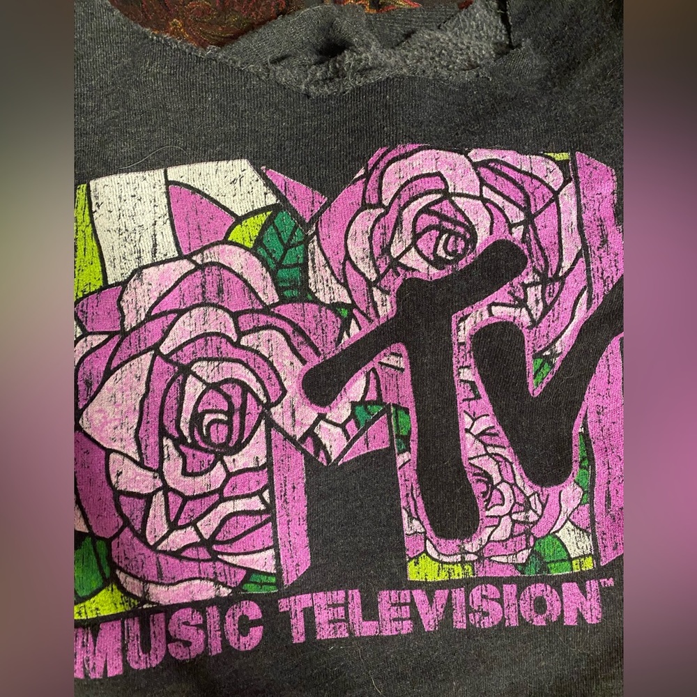 Off the shoulder MTV sweater